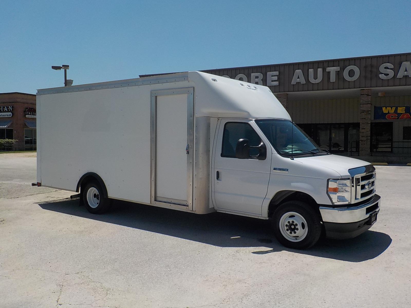 2022 White /Gray Ford Econoline (1FDWE3FK9ND) with an 7.3L V8 engine, AUTOMATIC transmission, located at 1617 W Church Street, Livingston, TX, 77351, (936) 327-3600, 30.710995, -94.951157 - LOW MILES!! If you're looking for a box van don't pass on this one!! It is ready for the BIG JOB!! This one is nice! - Photo #1